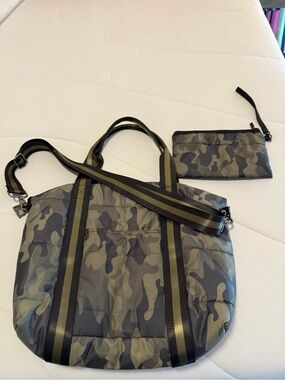 Men's Camouflage Quilted Tote Bag with Detachable Strap - Olive/Black 
For women